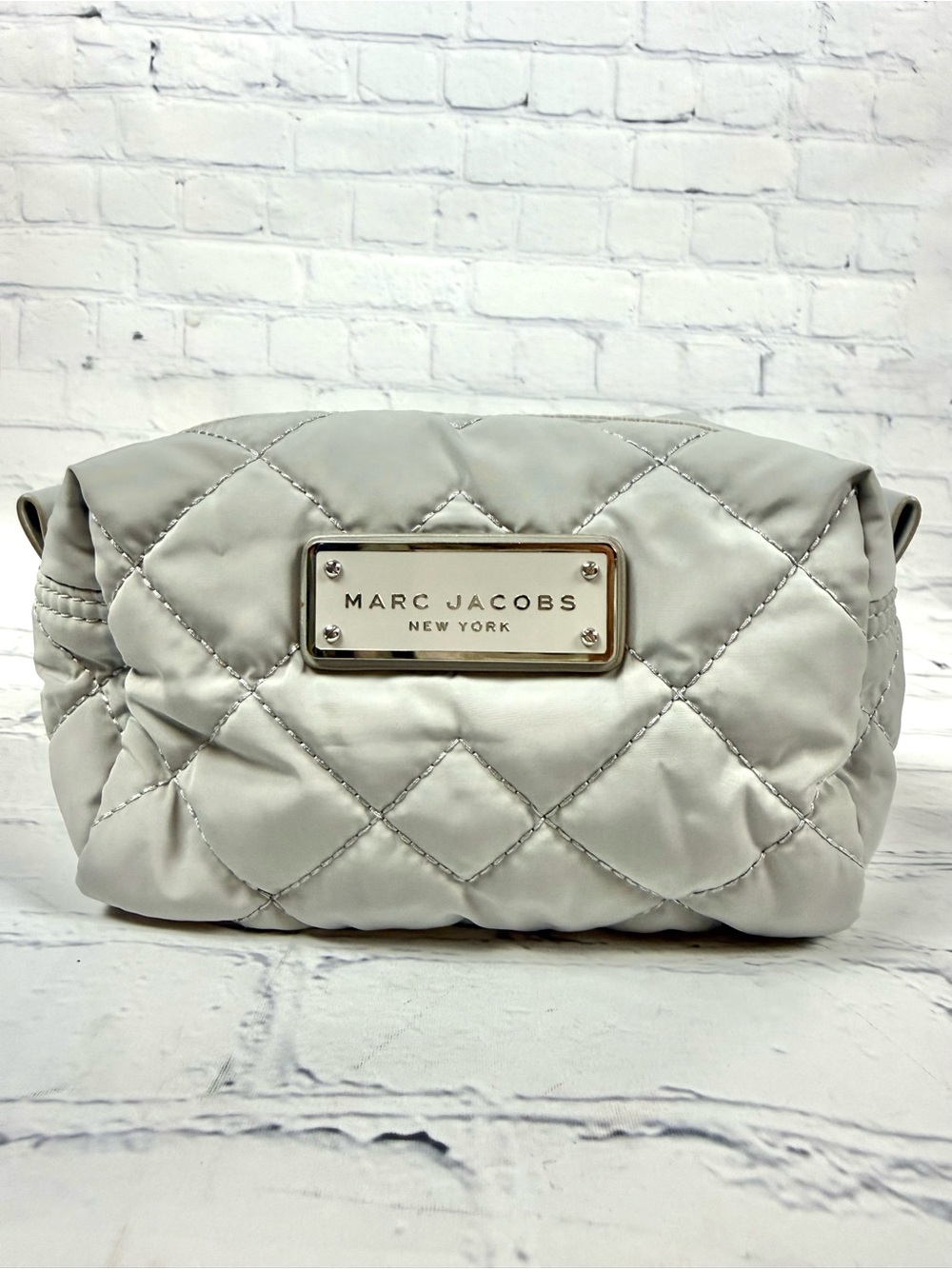 Marc Jacobs New York Gray Quilted Travel Pouch Cosmetic Toiletry Makeup Bag Zip